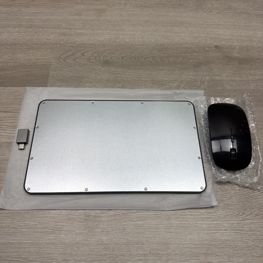 Ultrathin Wireless Bluetooth Keyboard for IOS, Android,‎ Windows W/ Mouse USB's